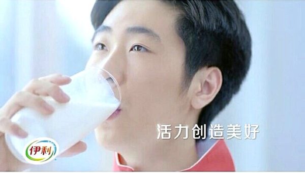 ボーヤン・ジン　中国　牛乳CM
